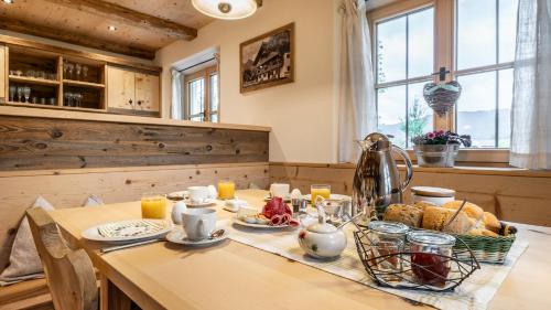 a kitchen with a table with food on it at Pension Lenz´n am Christlhof in Lenggries