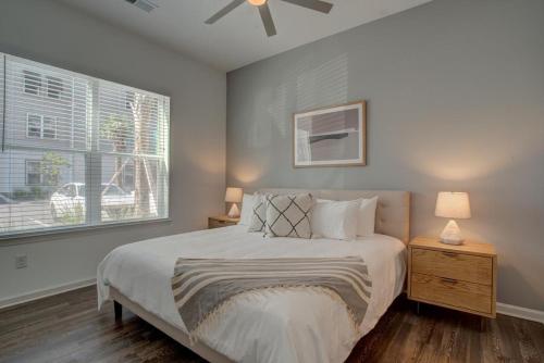 a bedroom with a bed and two lamps and a window at Landing at San Marco Promenade - 1 Bedroom in San Marco in Jacksonville