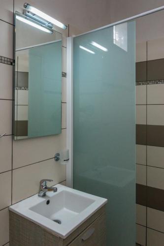 Un baño de Hotel Sunshine Matala