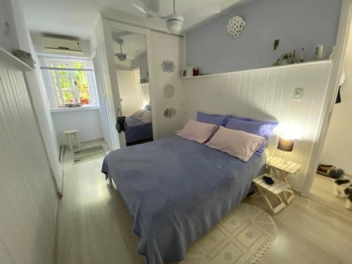 Кровать или кровати в номере Flat aconchegante à beira-mar