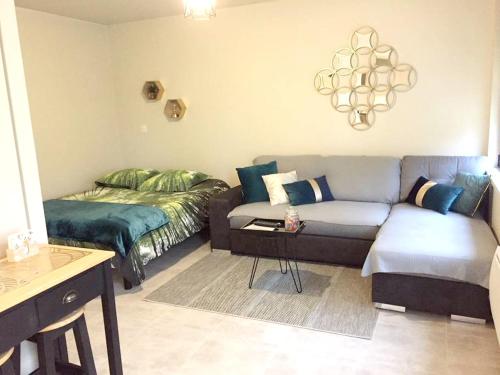 Χώρος καθιστικού στο Studio confortable à Abondant, 30 m² avec jardin équipé