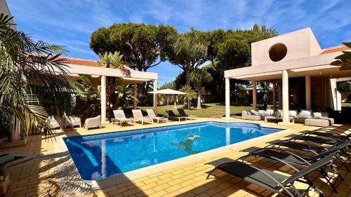 Seventies - Private Pool - 16 Guests - Quarteira