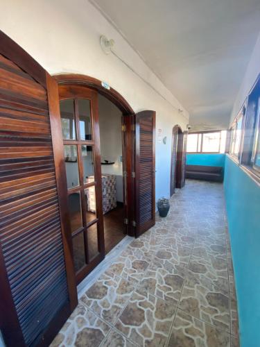 Ένα ή περισσότερα κρεβάτια σε δωμάτιο στο Casa de Praia Suítes