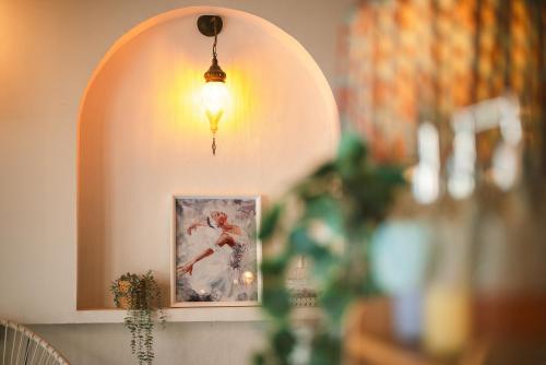 Φωτογραφία από το άλμπουμ του White Wall Riverfront Hotel σε Kamphaeng Phet