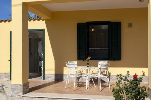 a table and chairs on the patio of a house at The Rising Sun in Marinella di Selinunte