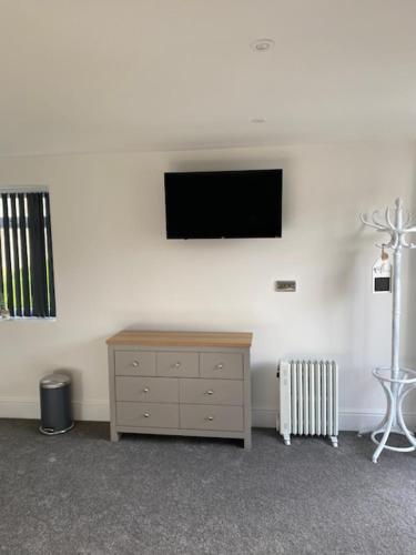 TV a/nebo společenská místnost v ubytování The Snug at Parley