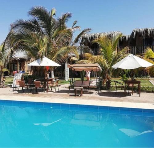 The swimming pool at or close to Punta Pacífico Bungalows Máncora