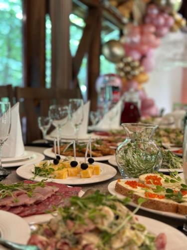 a table with plates of food on top at База відпочинку ШИПОВЕЦЬ in Poroškov