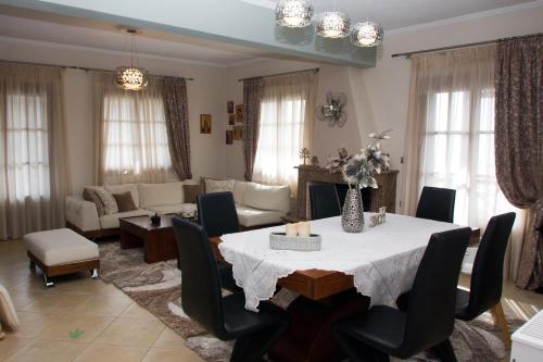 a living room with a table and a couch at IDEAL House skopelos in Skopelos Town