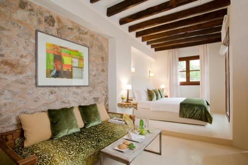 a living room with a couch and a bed at Hotel & Restaurant Jardi d'Artà in Artá