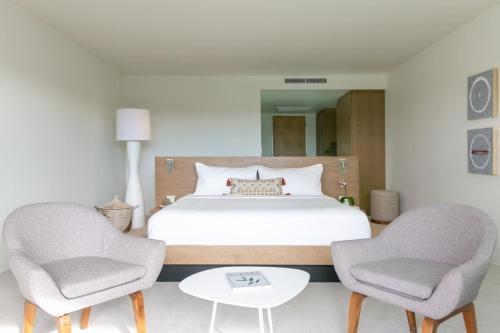 Postel nebo postele na pokoji v ubytování CIVANA Wellness Resort & Spa