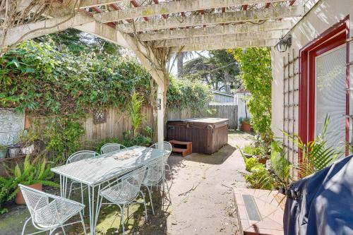 Fotografie z fotogalerie ubytování Charming Santa Cruz Studio with Private Hot Tub v destinaci Santa Cruz