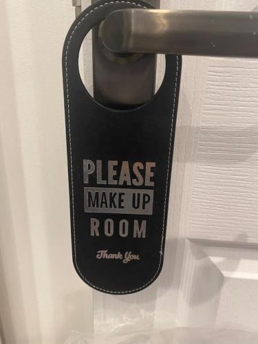 a black door handle with the words please make up room at Central London- Zone 1 - Room 3 in London