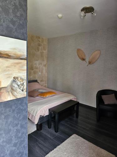 a bedroom with a bed and a dog and a table at B&B Soissons L'Arthome chambres d'hôtes in Mercin-et-Vaux