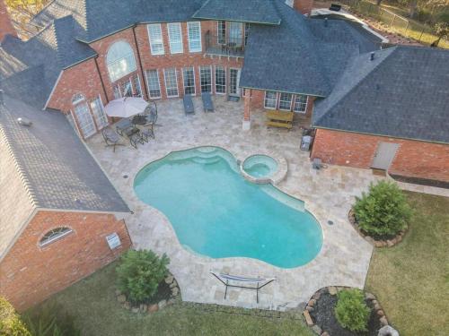 Πισίνα στο ή κοντά στο Gorgeous Vacation Home w Private Pool