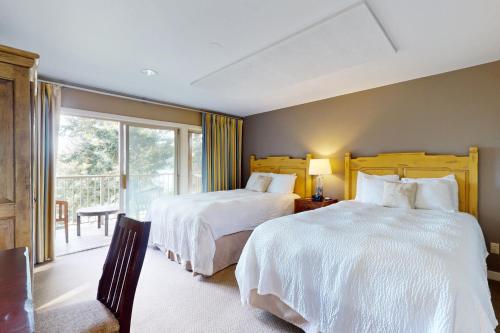 a hotel room with two beds and a window at Cascade Bay Getaway in Eastsound