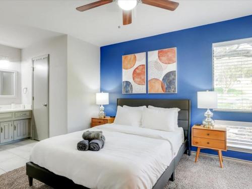 The Alamo Abode - Lake View Pool Newly Renovatedにあるベッド