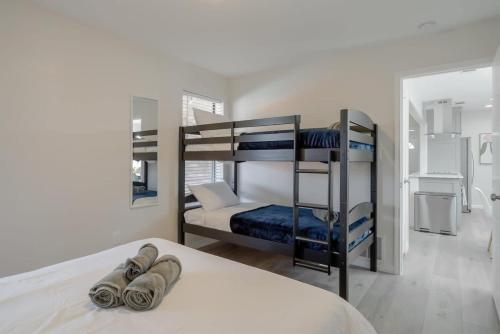 a bedroom with two bunk beds with towels on a bed at Vibrant Spacious Home w Private Pool and Jacuzzi in Richardson