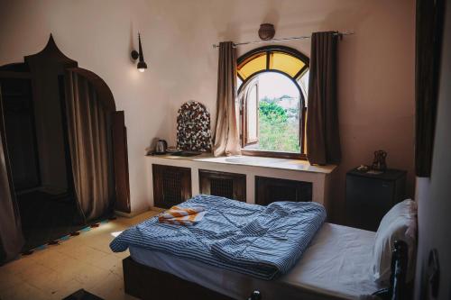 Una cama o camas en una habitación de Alf Leila Boutique Hotel