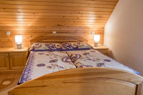 Säng eller sängar i ett rum på Apartments Štros