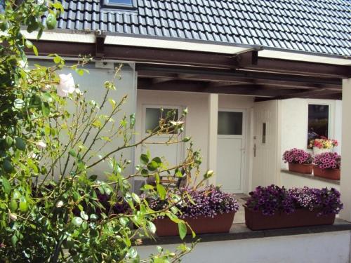 Fotografie z fotogalerie ubytování Charmantes Ferienhaus in Karlshagen mit Grill und Terrasse v destinaci Ostseebad Karlshagen
