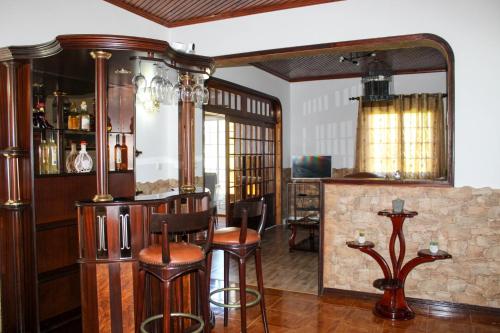 Ο χώρος του lounge ή του μπαρ στο Vila Almeida