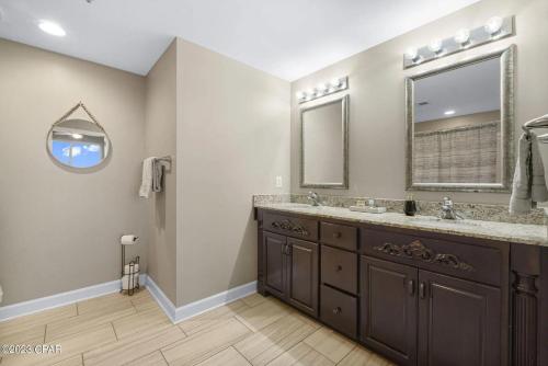 A bathroom at Beachfront Oasis at Splash Resort and Condos