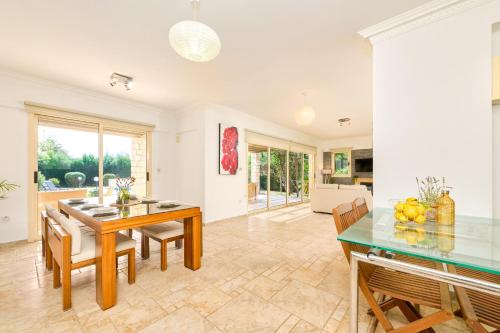 Φωτογραφία από το άλμπουμ του Villa Anassa Privat Pool Near Beach στη Χλώρακα