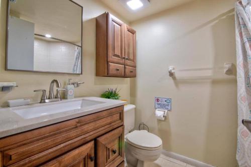 A bathroom at 3608 Orlando Vacational 1st floor