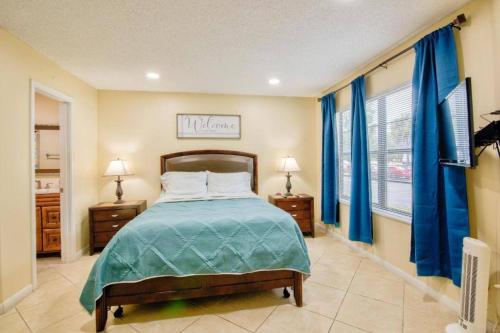 A bed or beds in a room at 3608 Orlando Vacational 1st floor