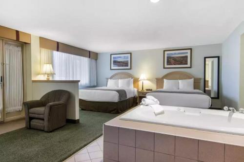 Кровать или кровати в номере Flamingo Hotel