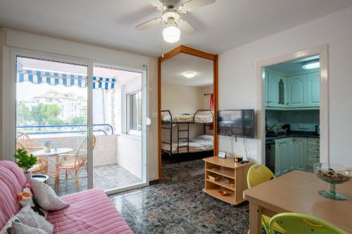 Dapur atau dapur kecil di Apartamento en complejo residencial con piscina y garaje a 100m del mar