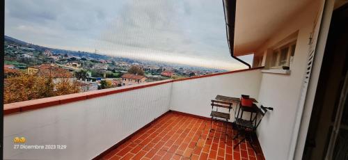 a balcony with a view of a city at casa vacanza da Menan in Castelnuovo Magra