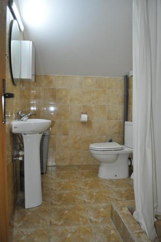 Ванна кімната в Apartmani Bon Bons
