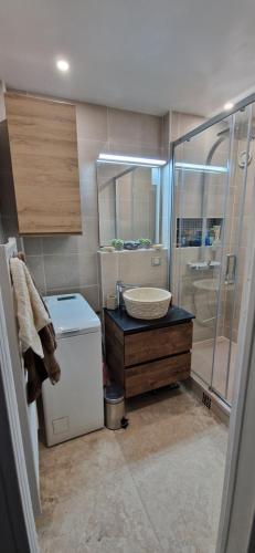 Ένα μπάνιο στο Chez Bambou