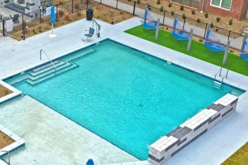 an overhead view of a large swimming pool at Downtown Augusta Beauty 2 Bed Apt in Augusta