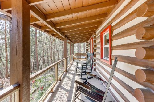 Fotografie z fotogalerie ubytování Dog-Friendly Hiawassee Cabin Near Lake and Hiking v destinaci Hiawassee