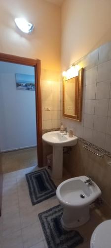 a bathroom with a toilet and a sink at Mediterraneo in Scilla