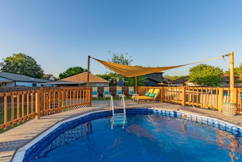 Kolam renang di atau dekat dengan Luxury 5br House With Pool By Seaworld & Lackland