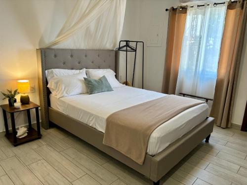 Voodi või voodid majutusasutuse Stylish Apartments - 10 Minutes to Airport & Water Taxi, close to Best Western toas