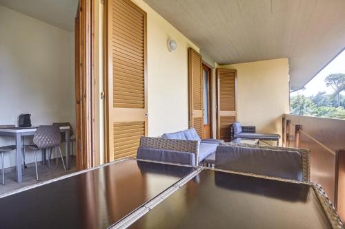 a living room with a couch and a table at Dimora Punta Ala in Punta Ala