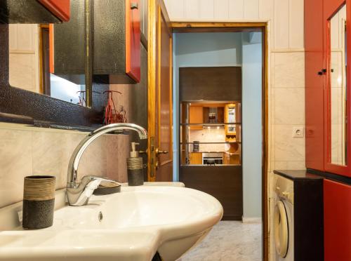 Big spacious apartment in the heart of the city!