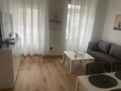 Posezení v ubytování Modernes 60m2 Apartment mit Gartenblick - Hundefreundlich nähe Westbahnhof T5