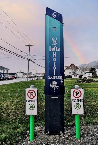Sijil, anugerah, tanda atau dokumen lain yang dipamerkan di Lofts Hôtel Gaspésie