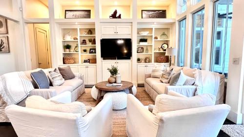 TV a/nebo společenská místnost v ubytování Zen Den Cottage