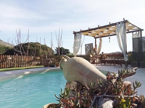 a statue of a bird sitting next to a swimming pool at Appartamento•Palermo in Torretta