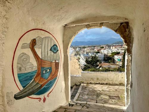 a painting on the side of a building with a window at Sperlonga Paradise Central Loft in Sperlonga