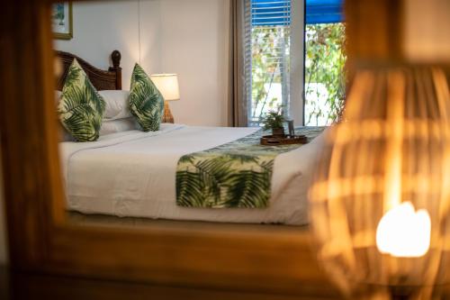 Ένα ή περισσότερα κρεβάτια σε δωμάτιο στο Andrews Inn & Garden Cottages