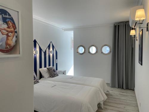 Ocean Balcony apartment terrace sea view and pool