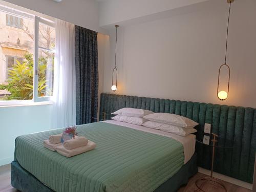 Postel nebo postele na pokoji v ubytování MUSES LUXURY SUITES